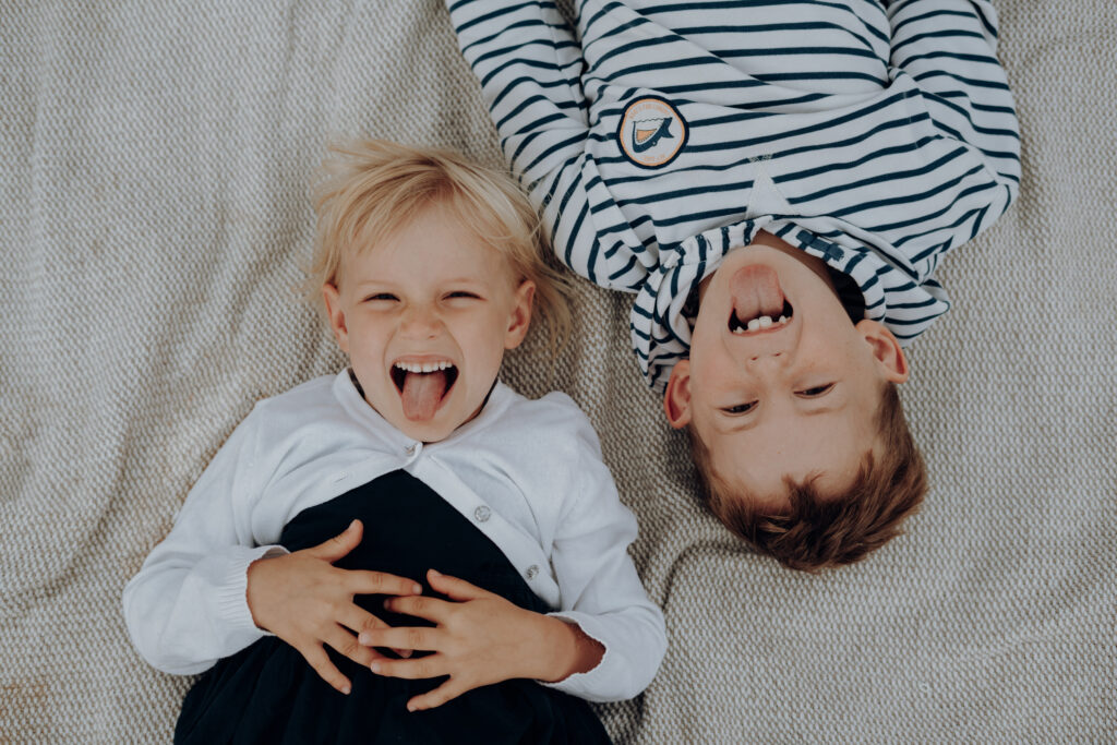Kindheit festhalten Fotografie: Warum jetzt der richtige Moment ist 2 73R01407 2family 1
