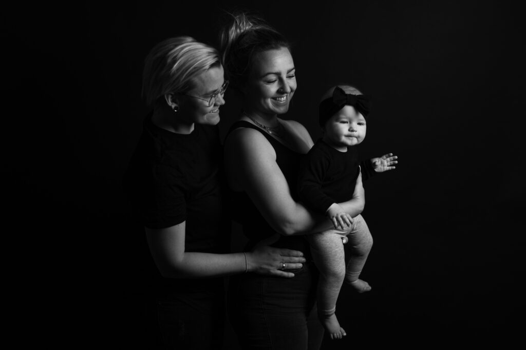 Familienshooting Outfit Tipps: 7 Tipps für harmonische Familienfotos 13 73R08681 54