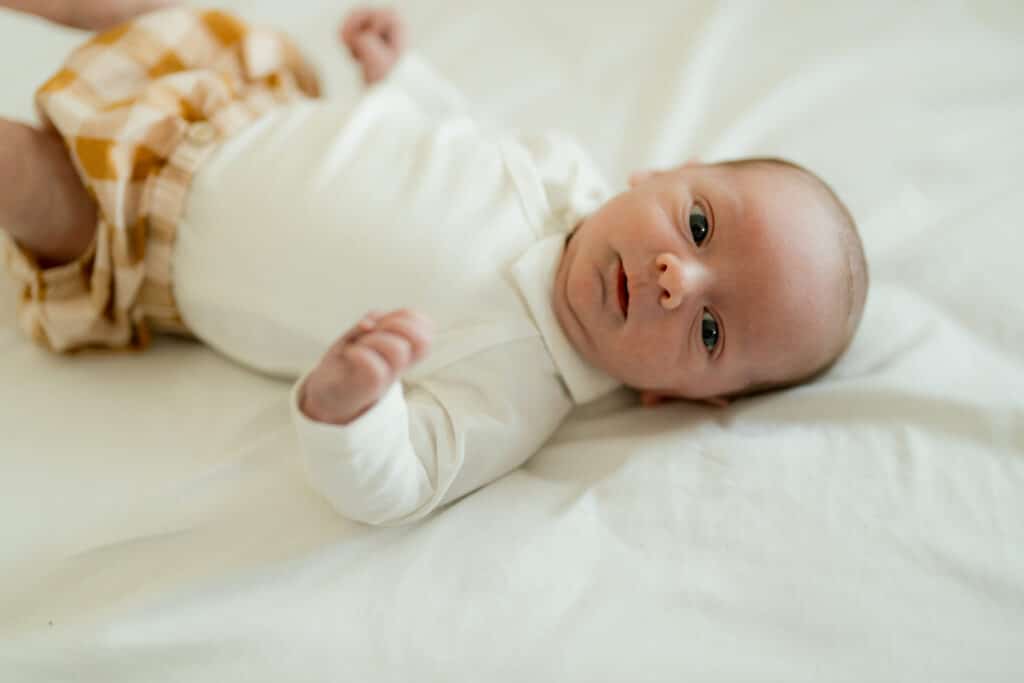 Newborn Shooting Köln: Alles was Ihr über Neugeborenenfotos wissen müsst 5 ch ch familie 052025 TK11459 scaled 1